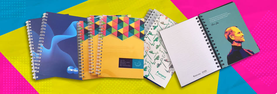 Cadernos alinhados para melhor visualizacao das capas