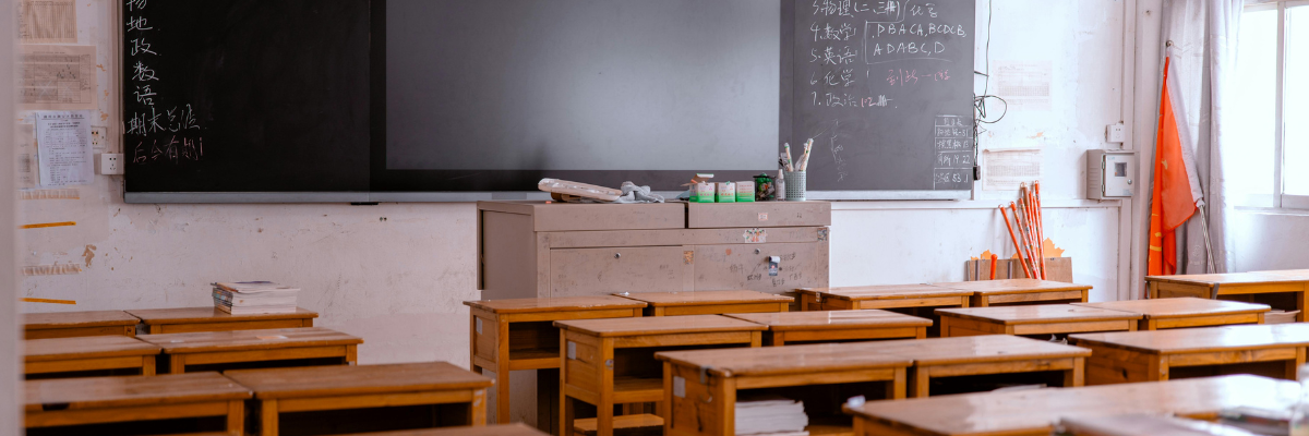 O que tem na escola: ambientes, pessoas e materiais do cotidiano escolar