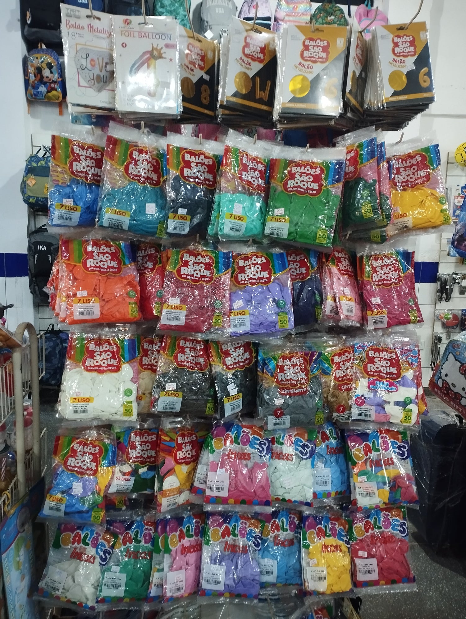 Expositor de Artigos de Festa com balões de varios modelos